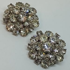 * vintage signed Madeleine large rhinestones cluster clip on earrings